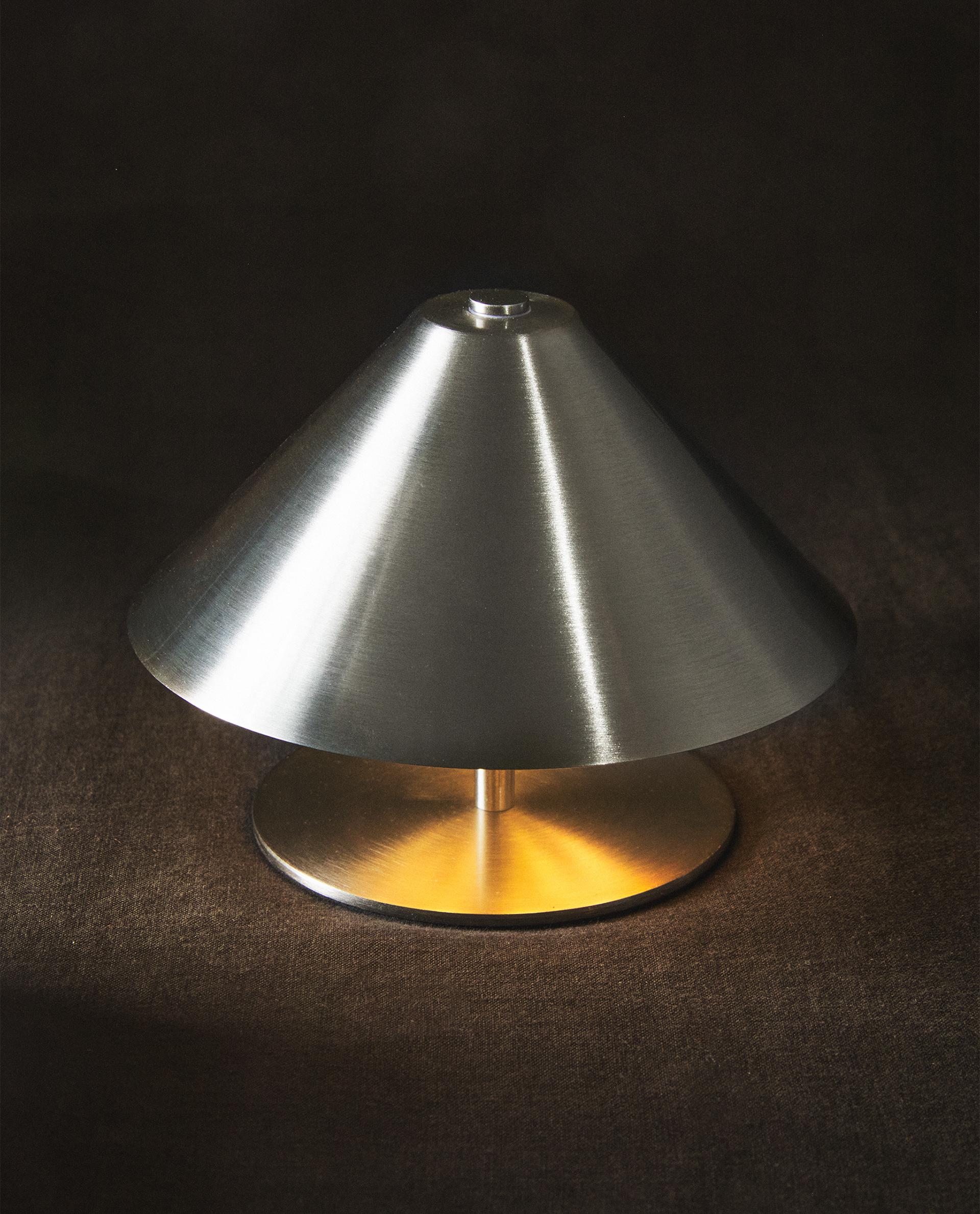 CORDLESS METAL TABLE LAMP product thumbnail 14