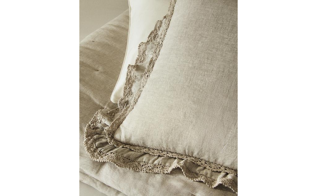 LINEN QUILTED CUSHION COVER WITH LACE TRIM