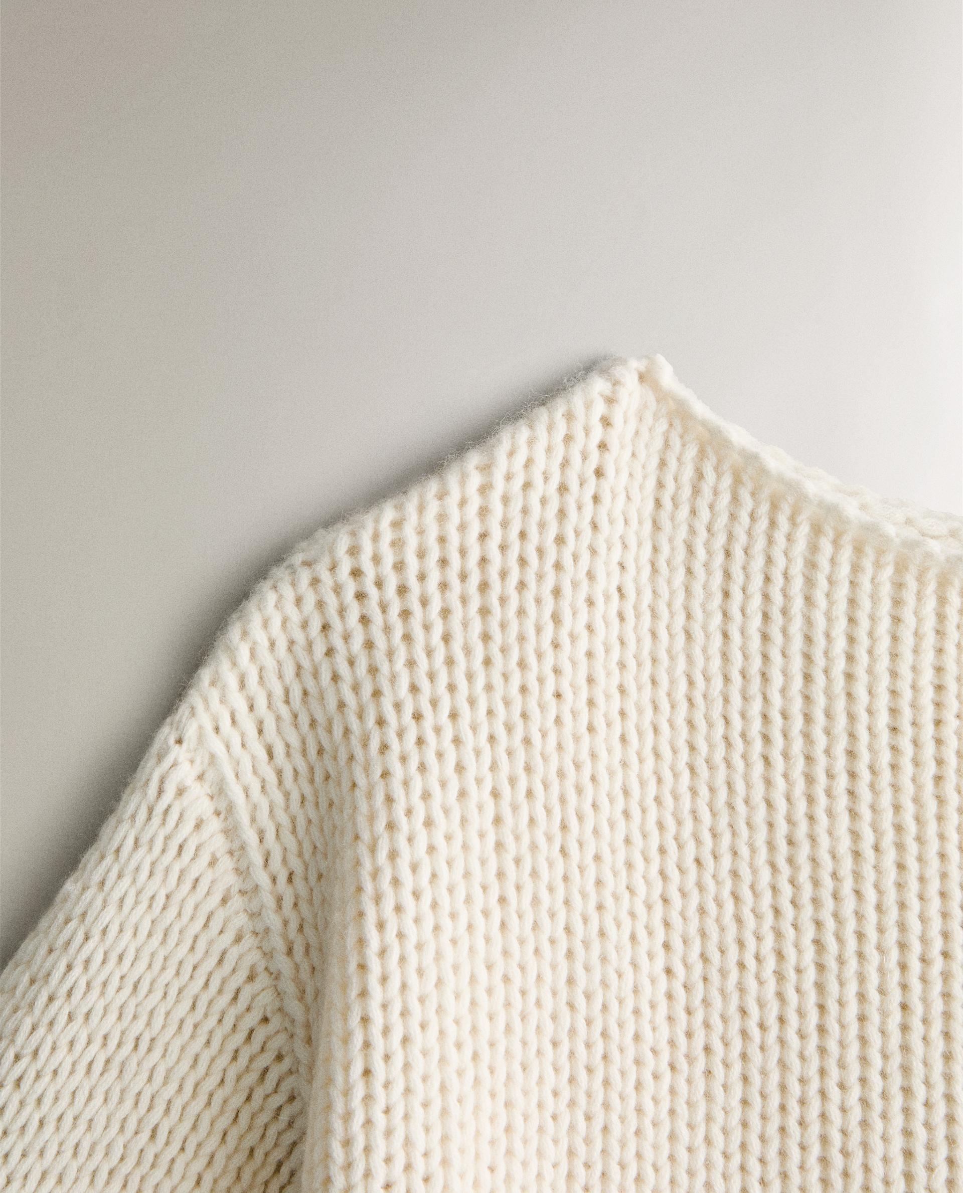 CASHMERE SWEATER