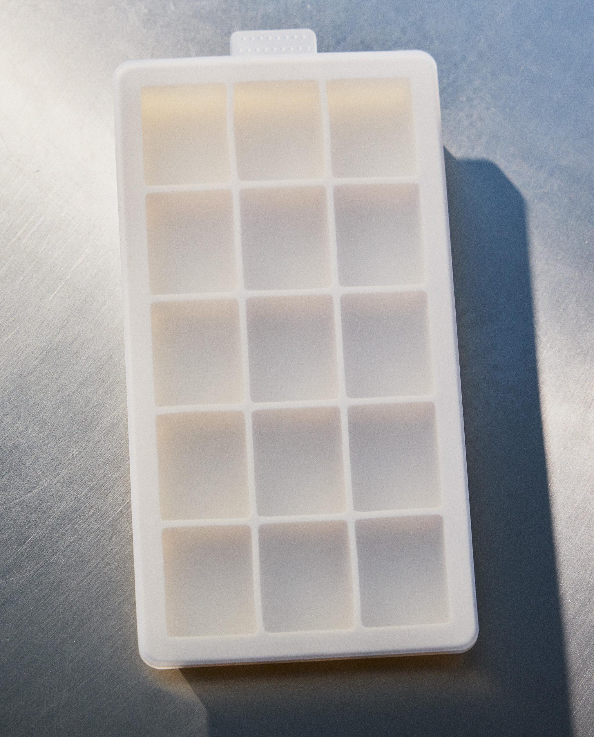SILICONE ICE BUCKET TRAY WITH 15 ICE CUBES product thumbnail 9