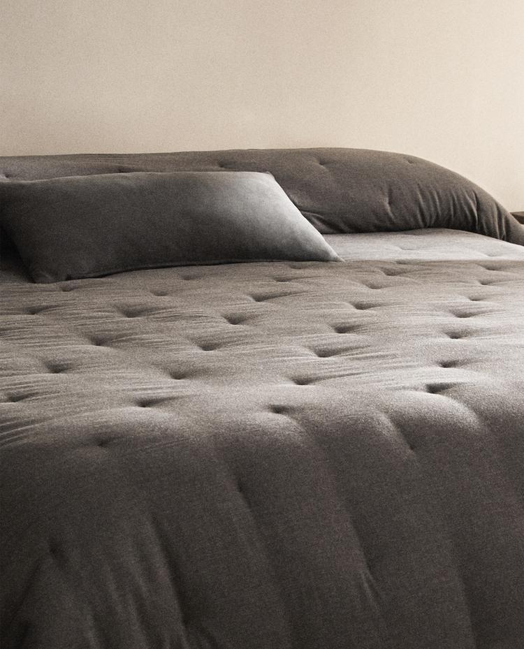 COTTON AND CASHMERE QUILTED BEDSPREAD COTTON AND CASHMERE QUILTED BEDSPREAD