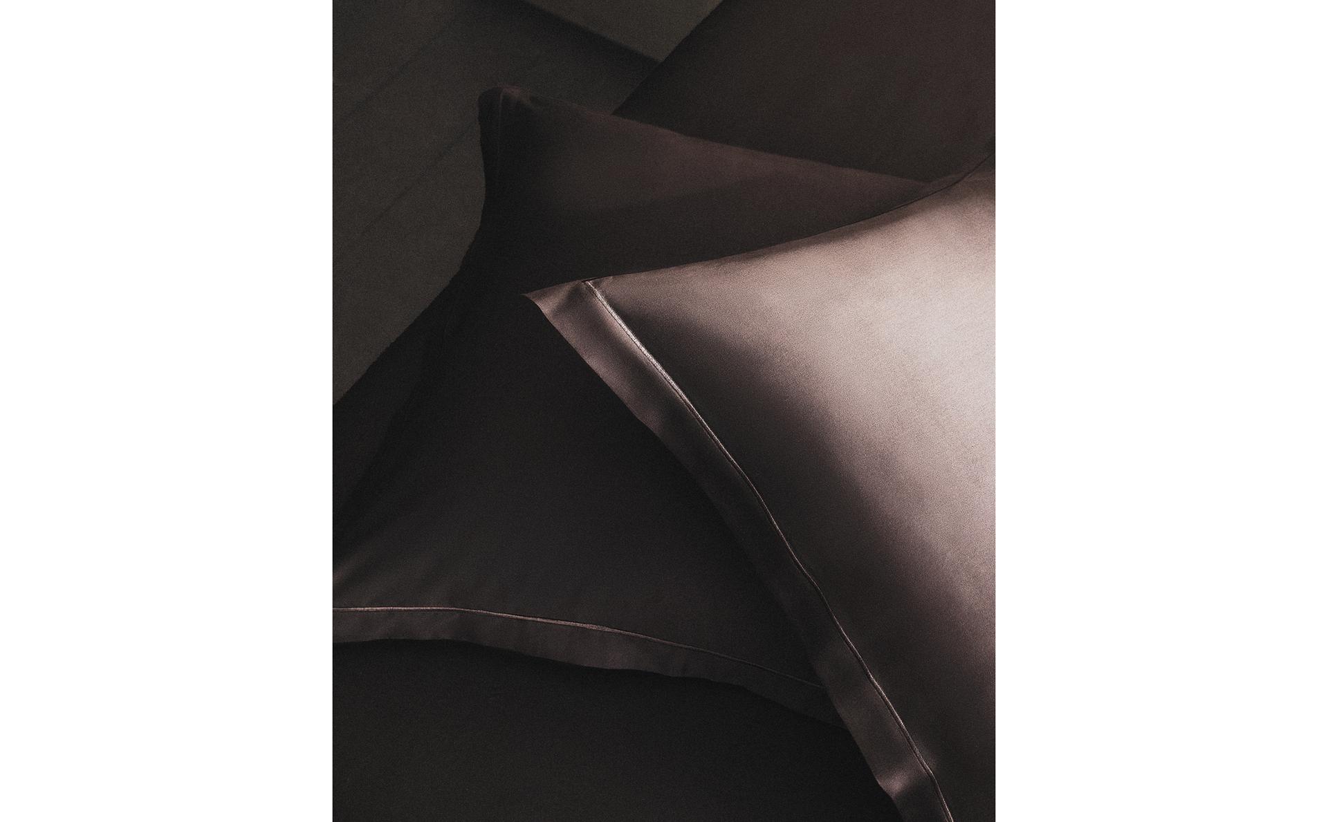 SARUNG BANTAL SATIN PINGGIRAN BEROMBAK (300 BENANG)