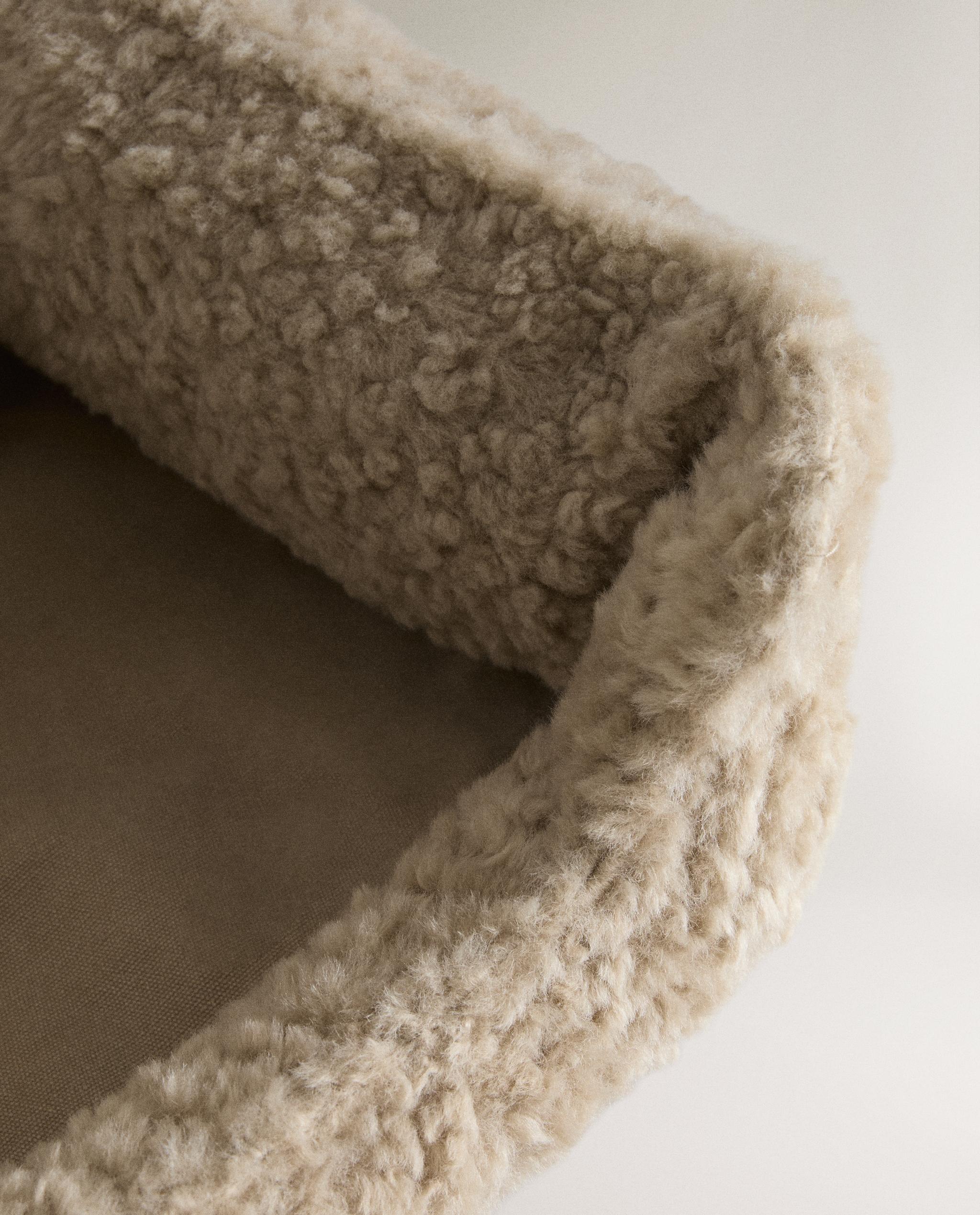 FAUX SHEARLING PET BED product thumbnail 6
