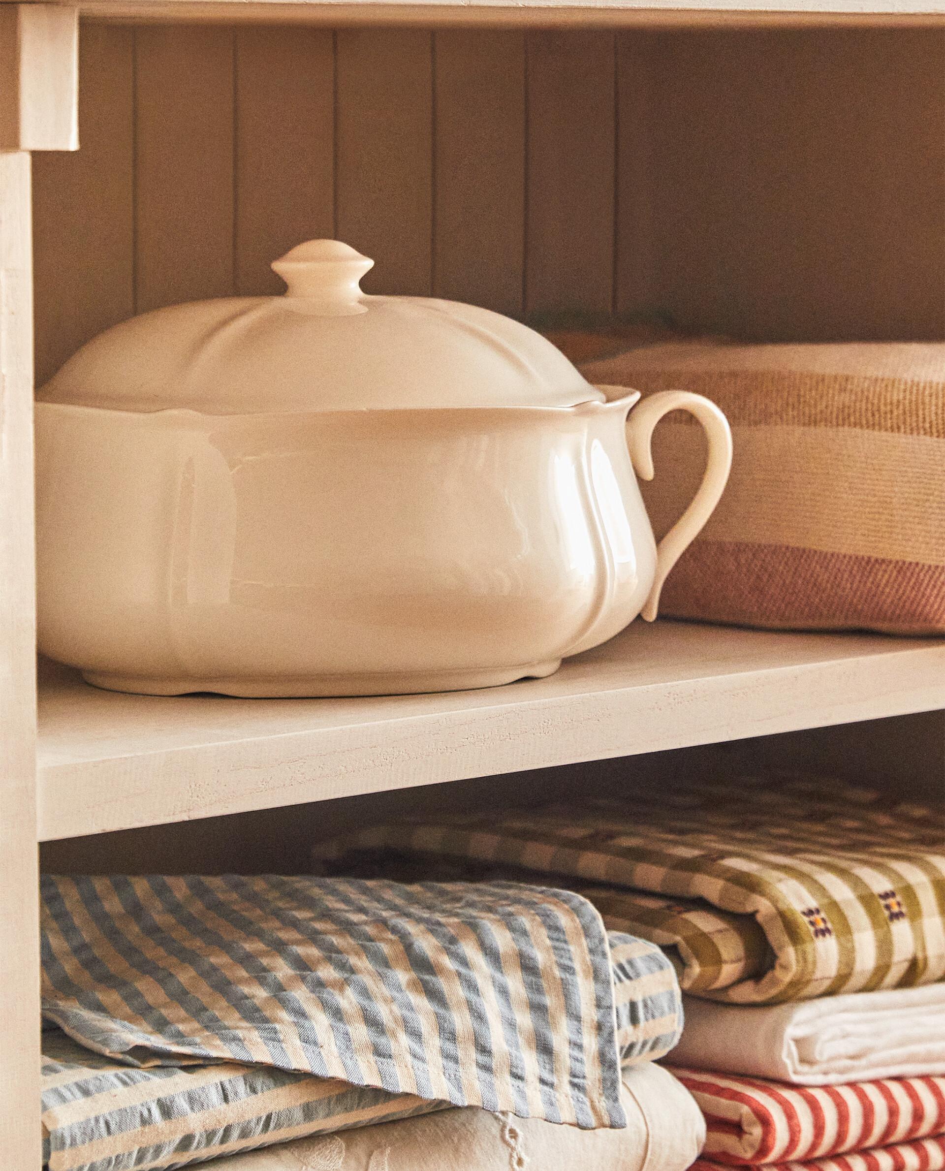EARTHENWARE TUREEN WITH RAISED-DESIGN EDGE product thumbnail 11
