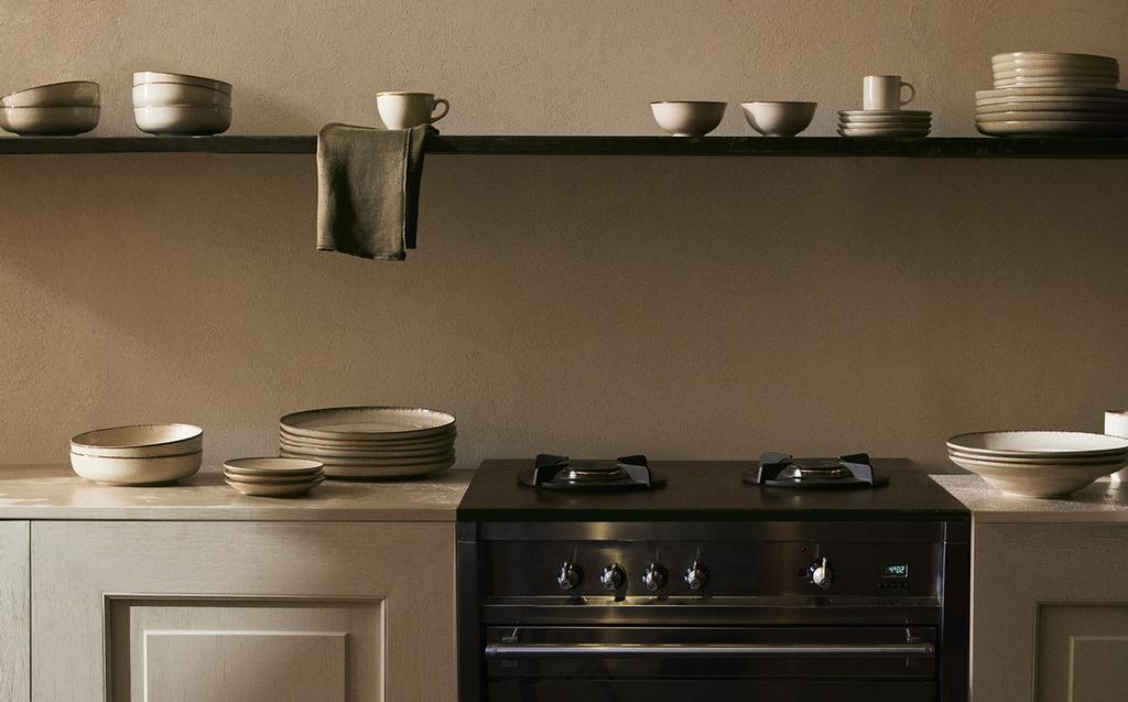 PORSELEINEN SERVIES MET ANTIEKE LOOK RAND PORSELEINEN SERVIES MET ANTIEKE LOOK RAND