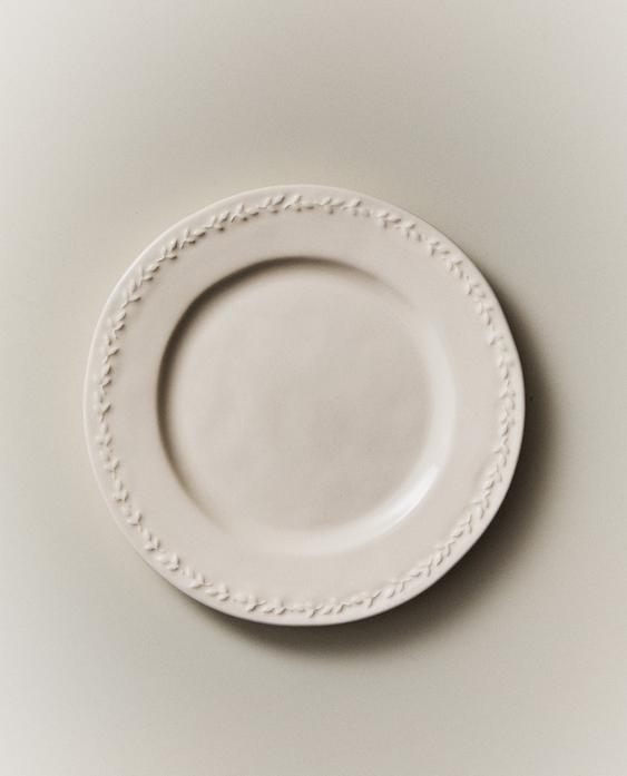 EARTHENWARE DESSERT PLATE WITH RAISED-DESIGN EDGE