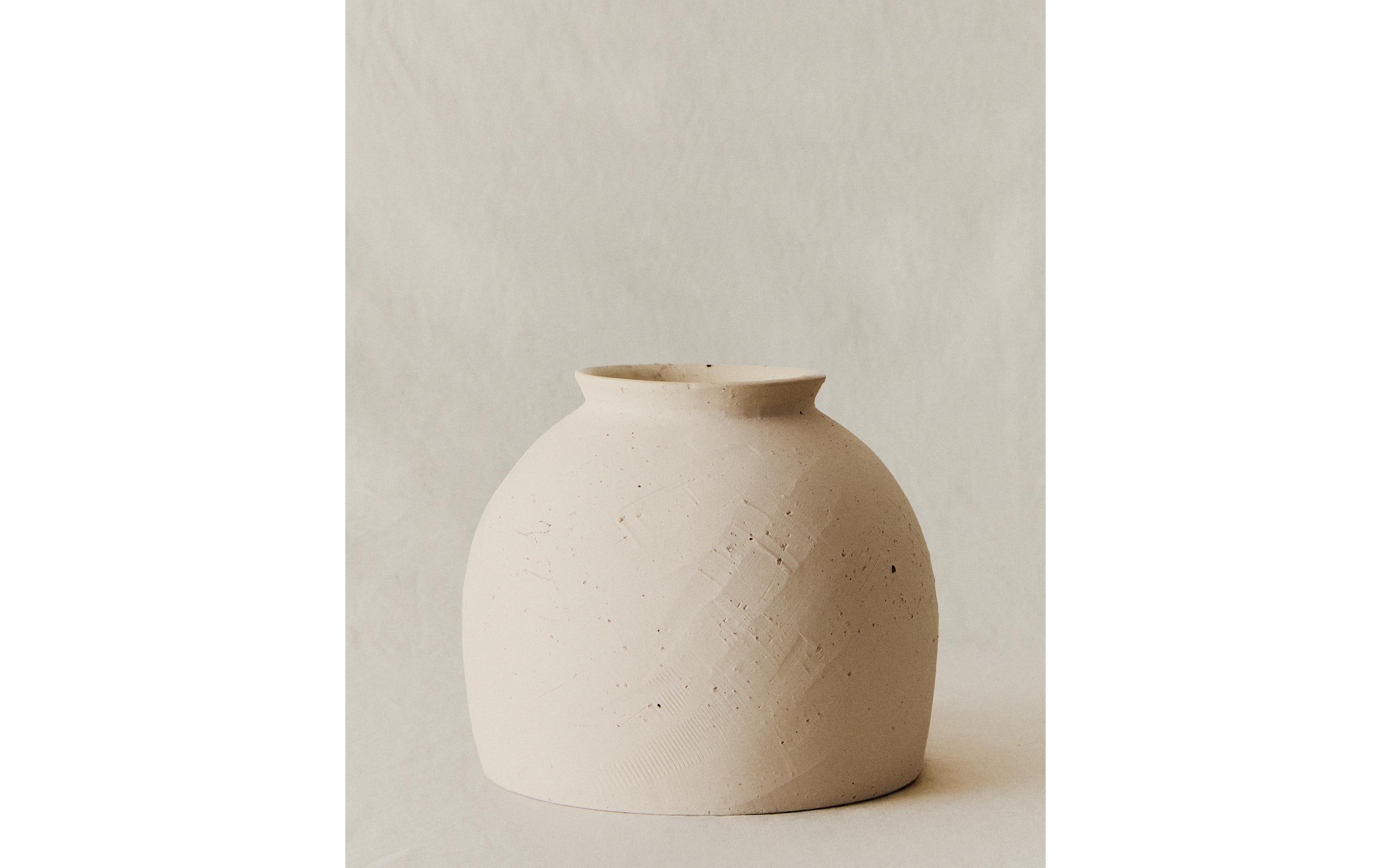 ROUND CERAMIC VASE product thumbnail 8