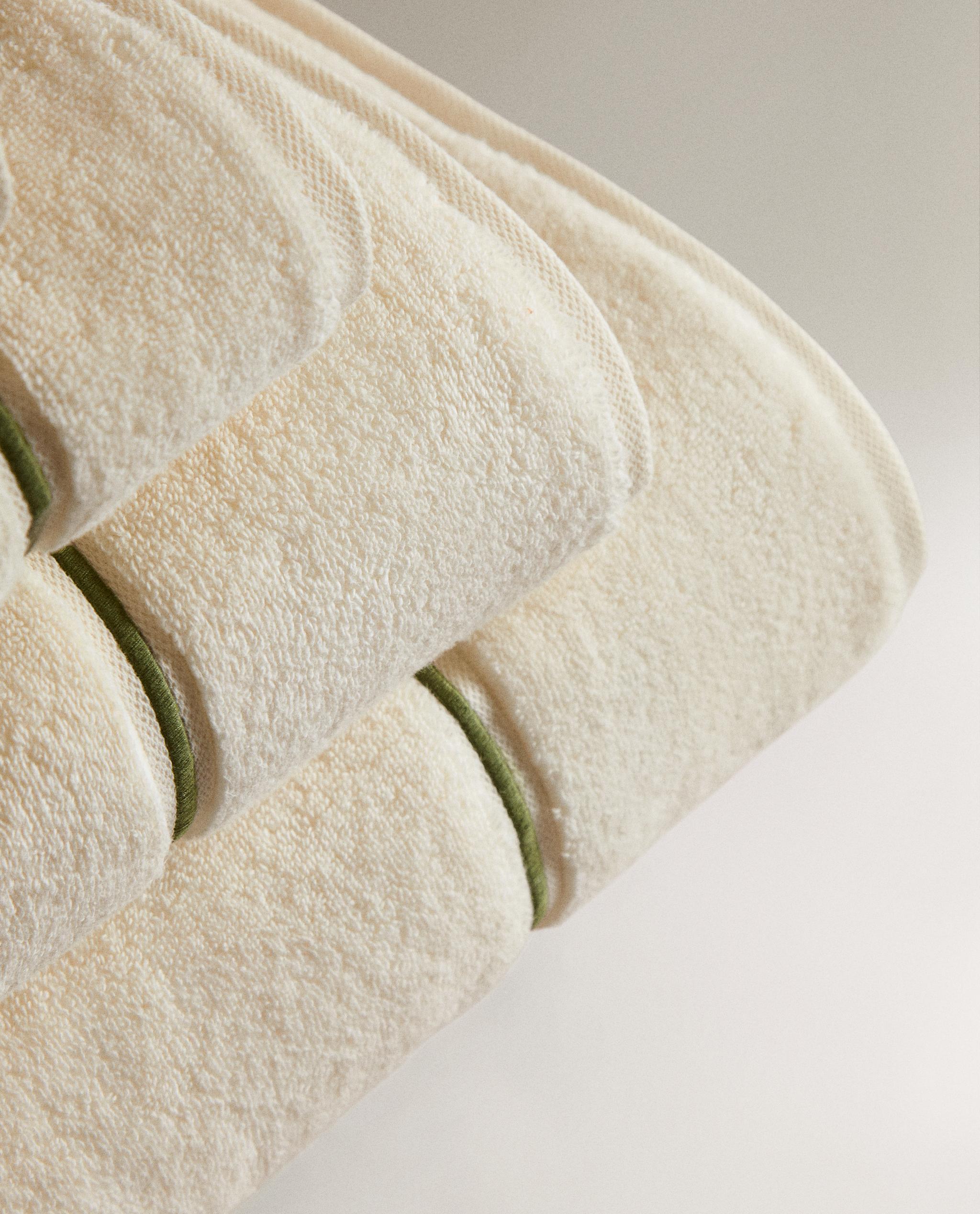 EMBROIDERED TRIM BATH TOWEL product thumbnail 3