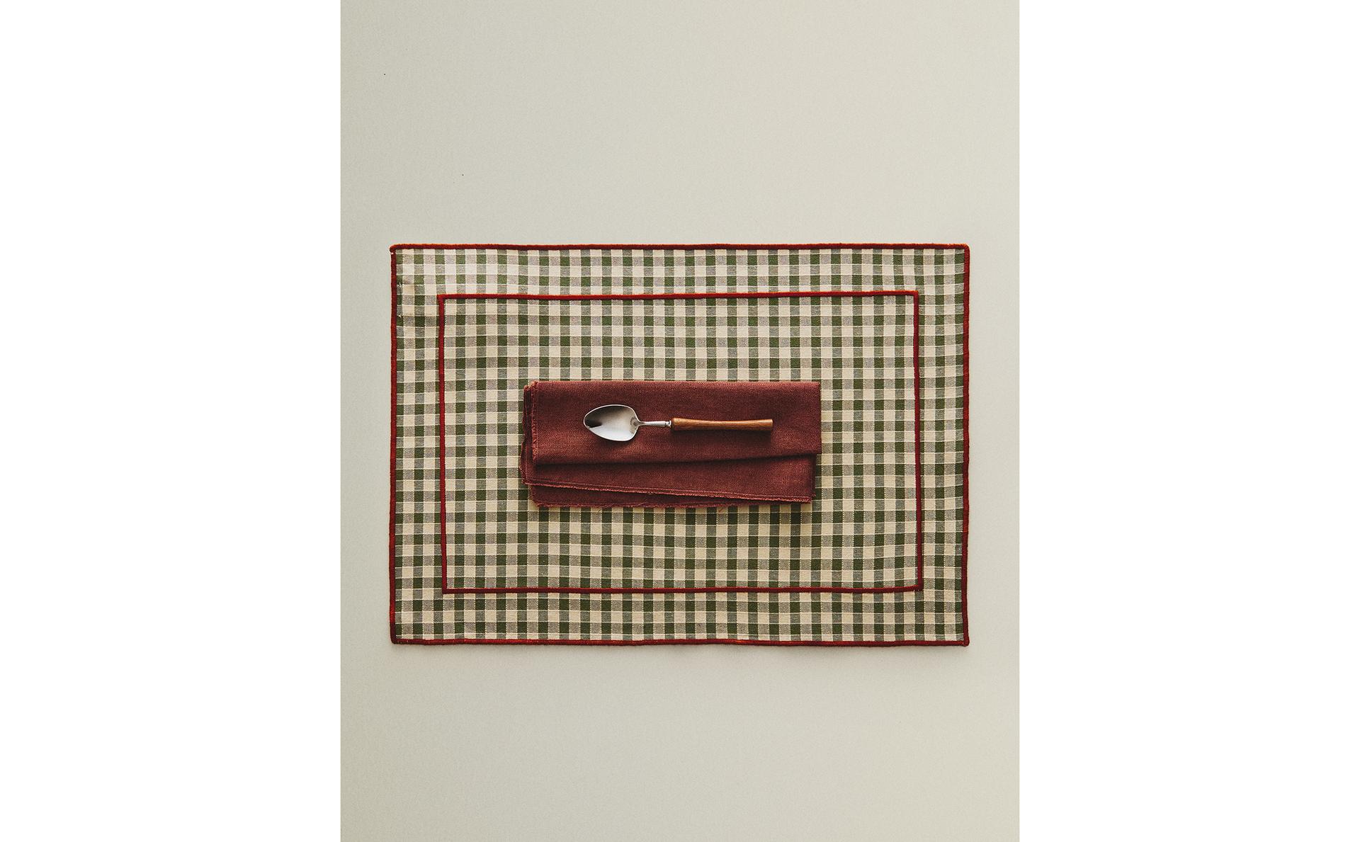 CHECK PLACEMAT WITH TOPSTITCHING CHECK PLACEMAT WITH TOPSTITCHING