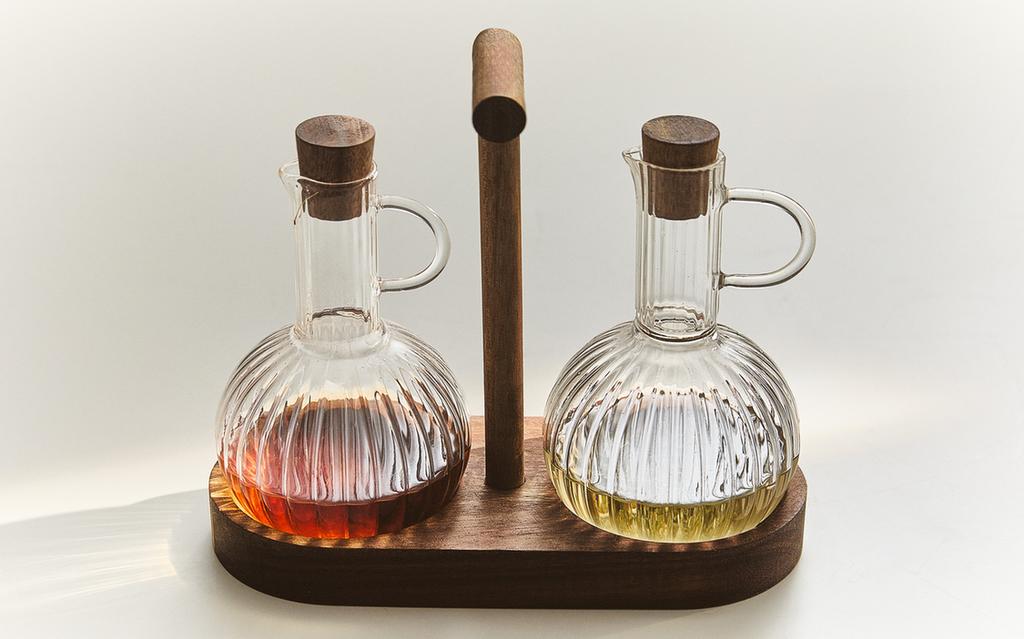 طقم قارورة زيت من زجاج البورسليكات والخشب طقم قارورة زيت من زجاج البورسليكات والخشب