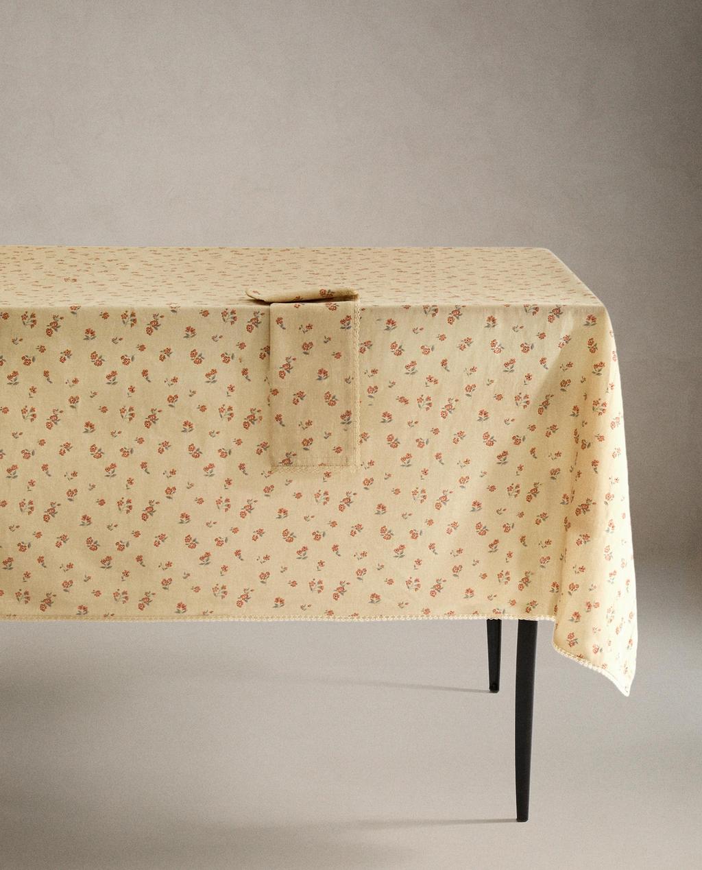 NAPPE FLEURS SAUVAGES AVEC DENTELLE