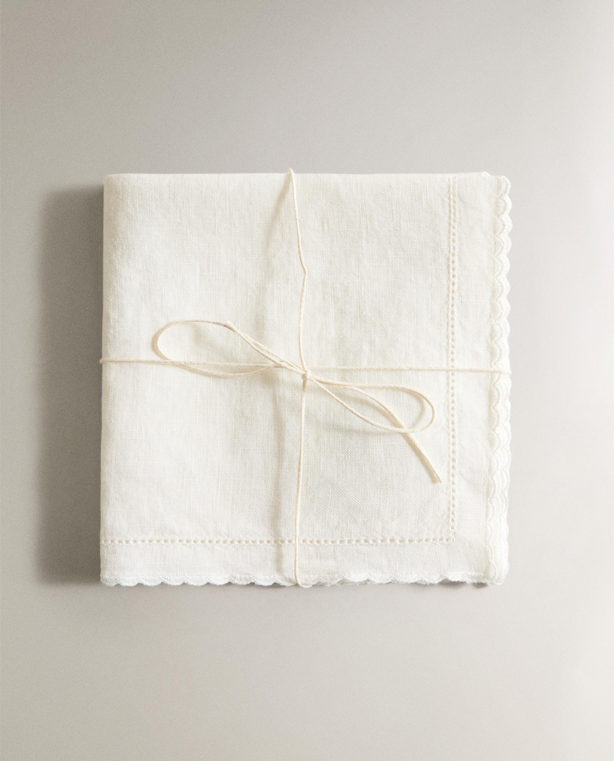 TOWEL WITH EMBROIDERED LINEN BORDER product thumbnail 3