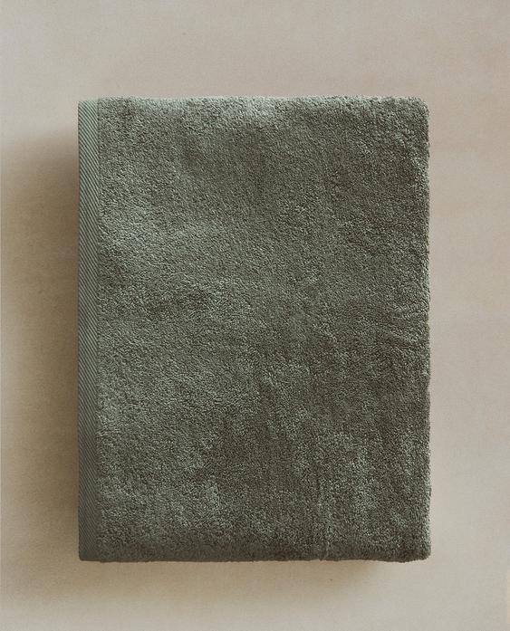 منشفة حمام سادة من القطن الملتف (500 غxم²) منشفة حمام سادة من القطن الملتف (500 غxم²)