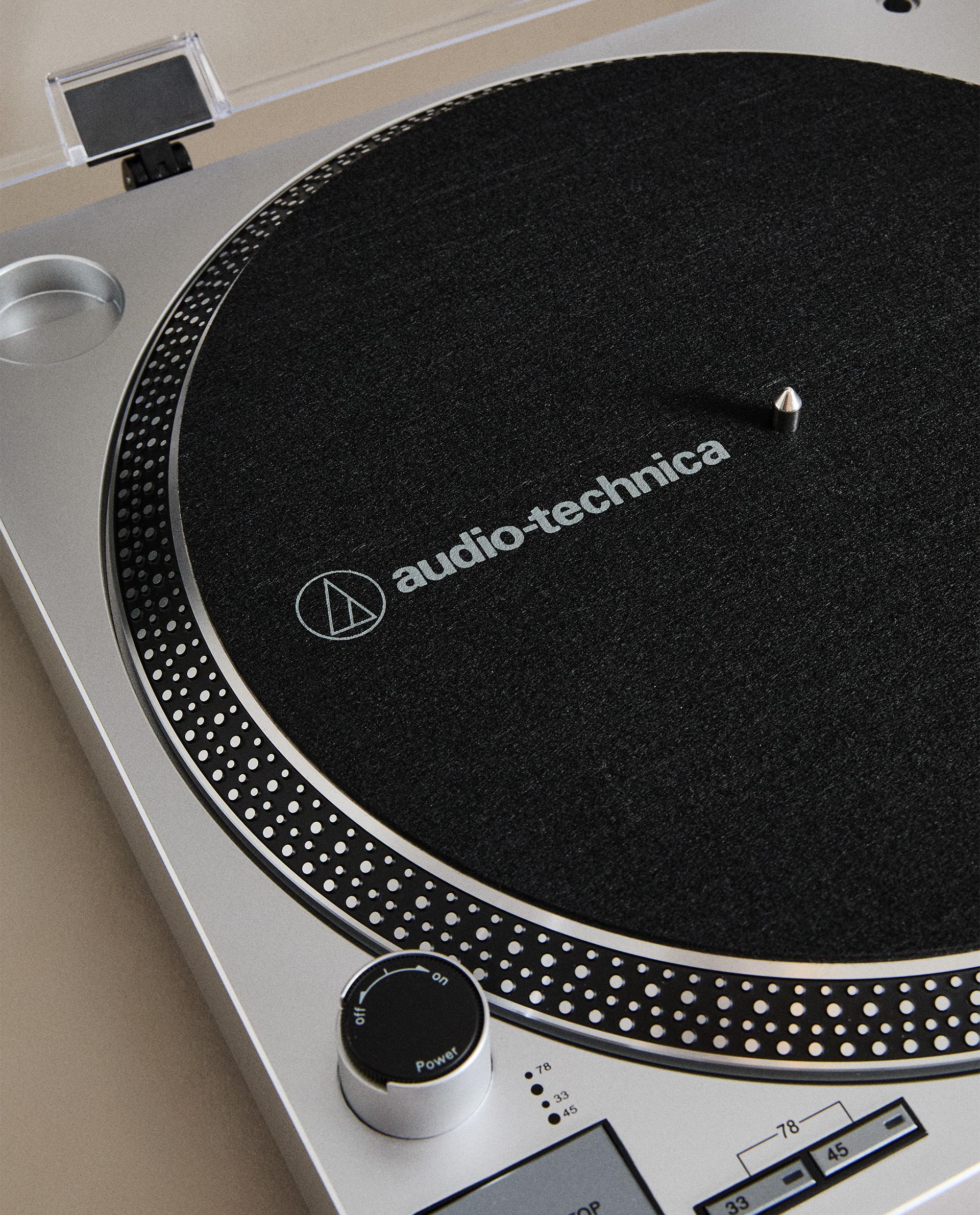 AUDIO TECHNICA TURNTABLE