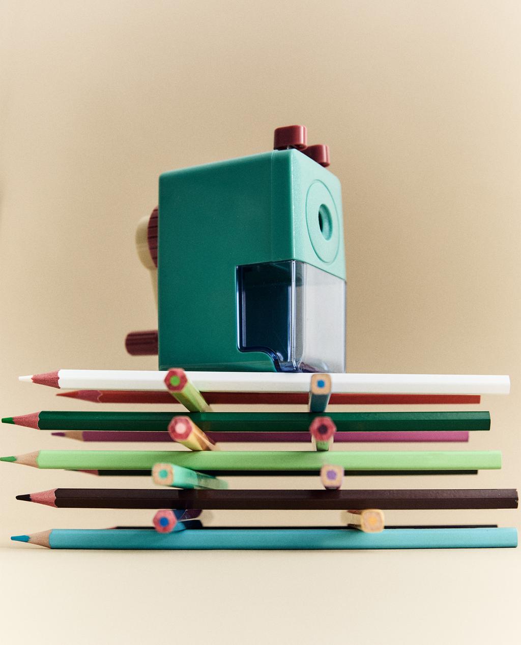 KIDS' TABLE PENCIL SHARPENER WITH HANDLE