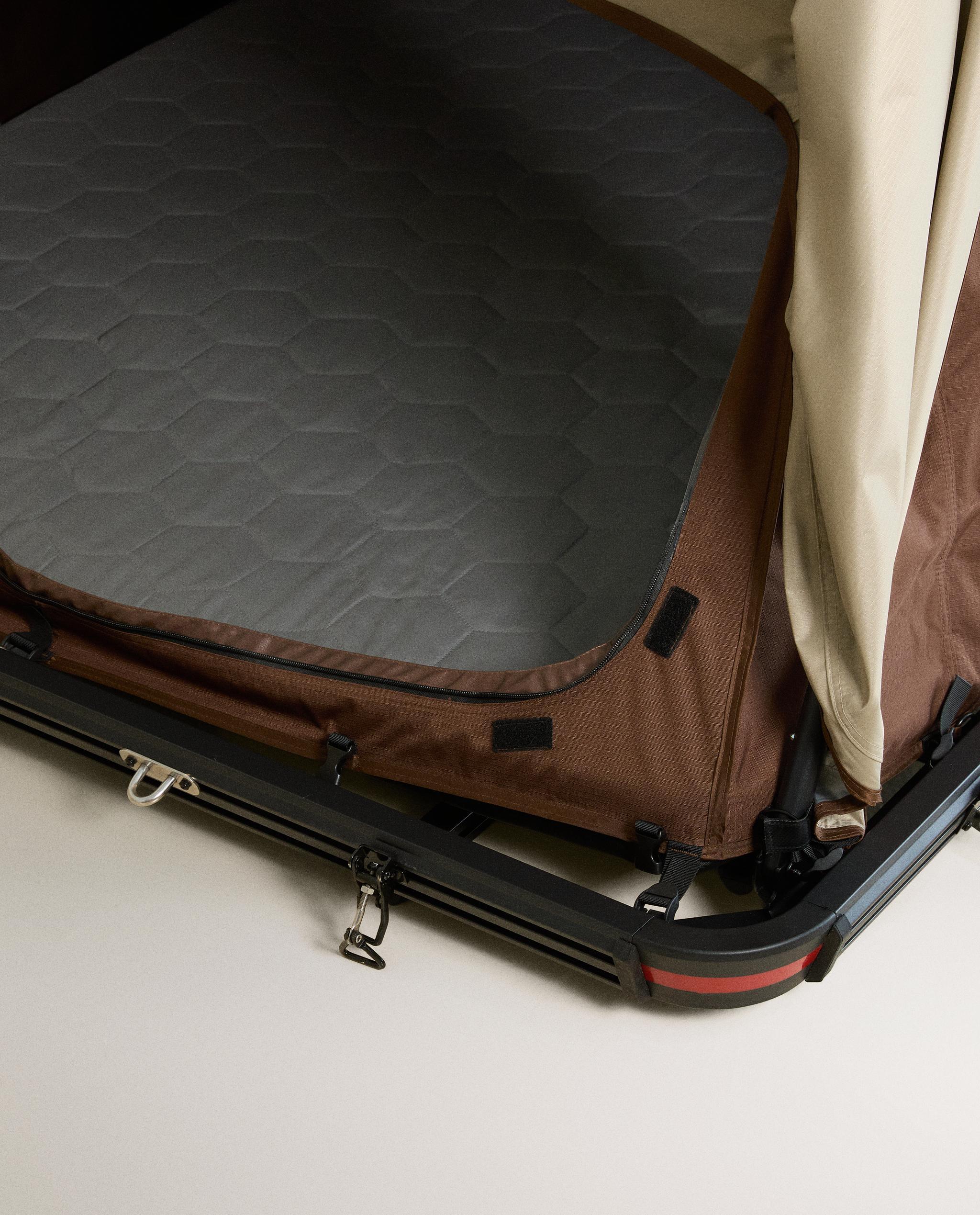 CAR ROOF TENT AND TREKKING BOOTS product thumbnail 3