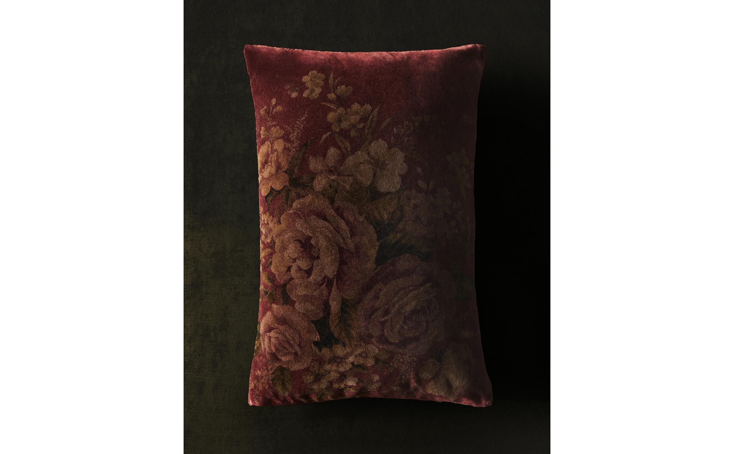 ZARA  クッションカバー２枚&ベッドカバー インテリア】ZARA HOMEセールで楽しむプチ模様替え | LEE