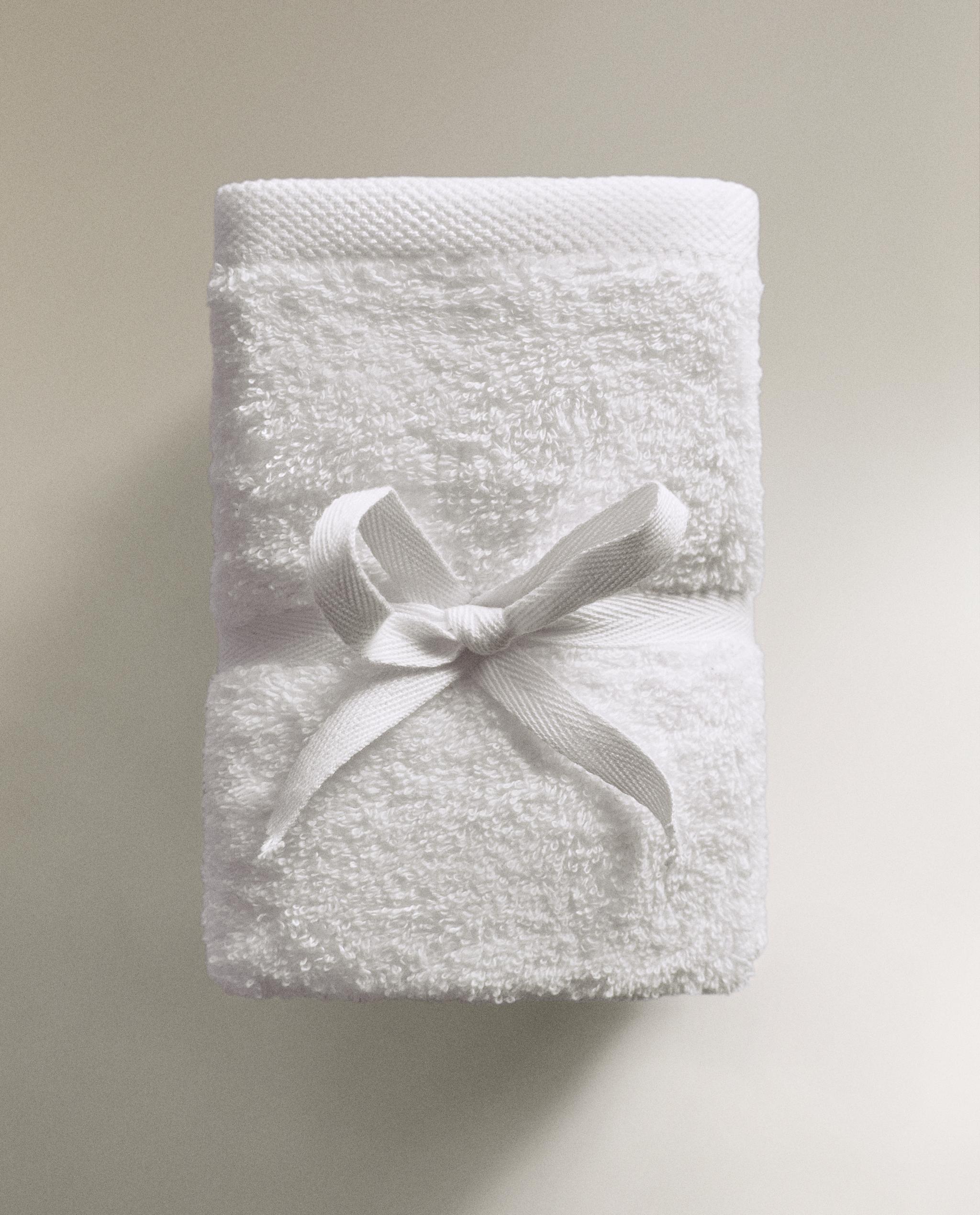 PACK OF HIGH-QUALITY COTTON HAND TOWELS (PACK OF 3) product thumbnail 2