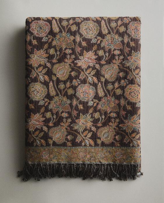 FLORAL JACQUARD BLANKET