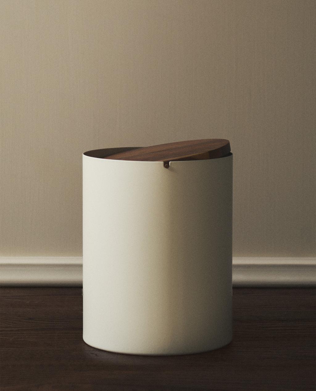 METAL BATHROOM BIN WITH WOODEN LID METAL BATHROOM BIN WITH WOODEN LID