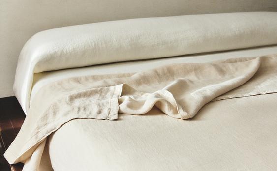 TAGESDECKE AUS WASHED-LEINEN (400 G/M²)