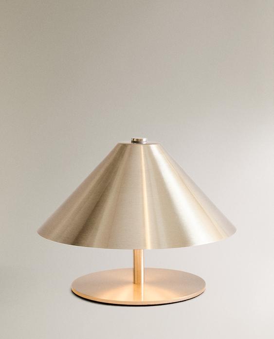 Cordless Iron Table Lamp: USB Rechargeable Minimalist Design