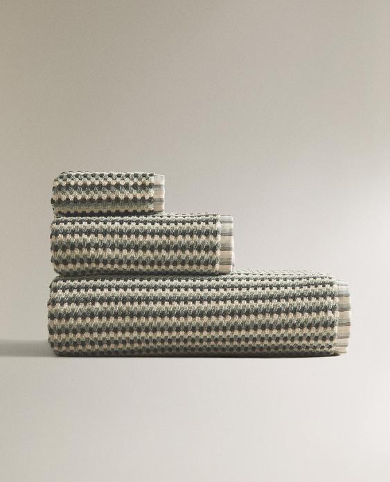 GEOMETRIC JACQUARD BATH TOWEL