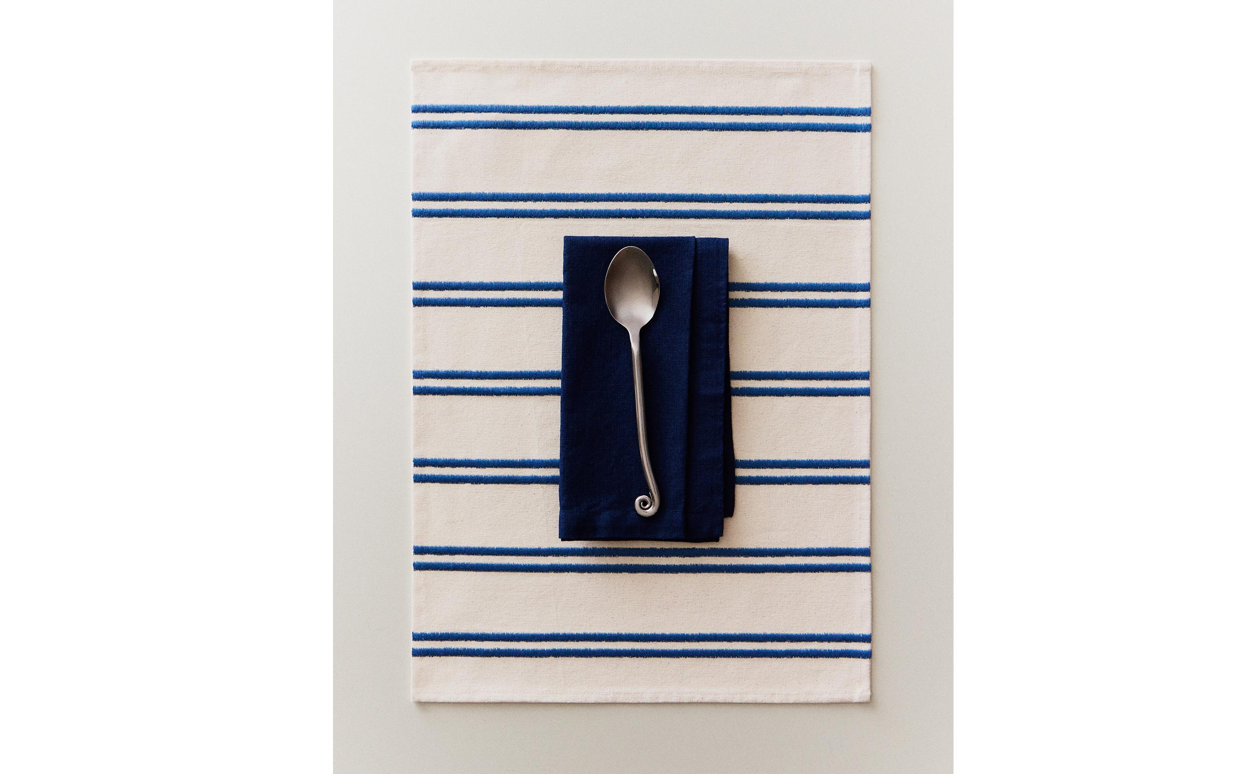 PLACEMAT WITH EMBROIDERED STRIPES product thumbnail 9