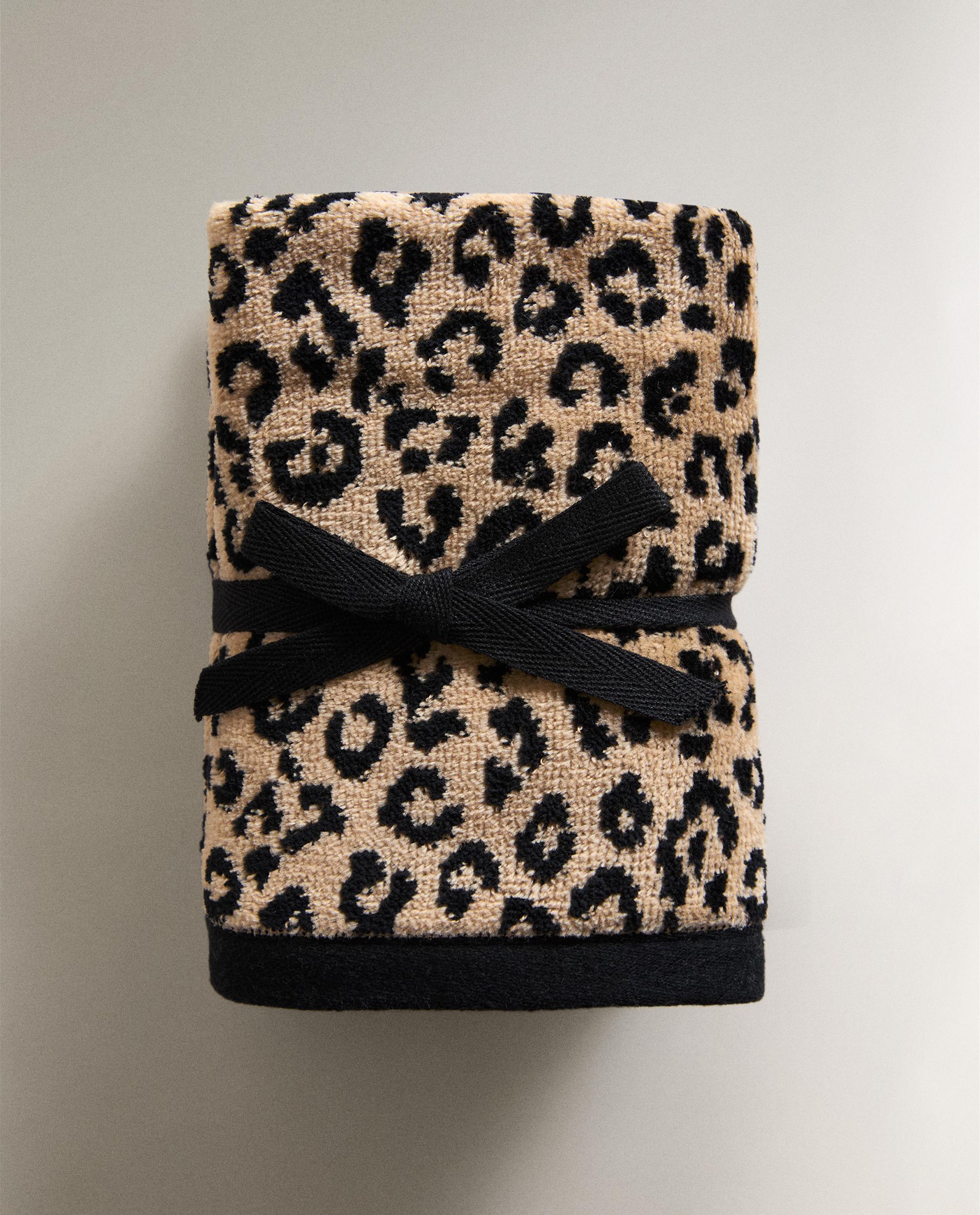 PACK OF ANIMAL PRINT VELOUR HAND TOWELS (PACK OF 3) product thumbnail 5