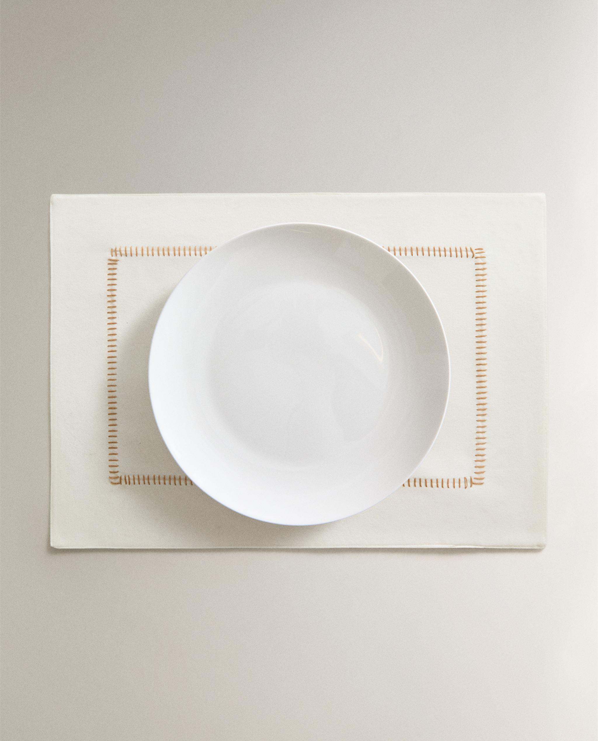 PLACEMAT WITH CONTRAST TOPSTITCHING product thumbnail 2