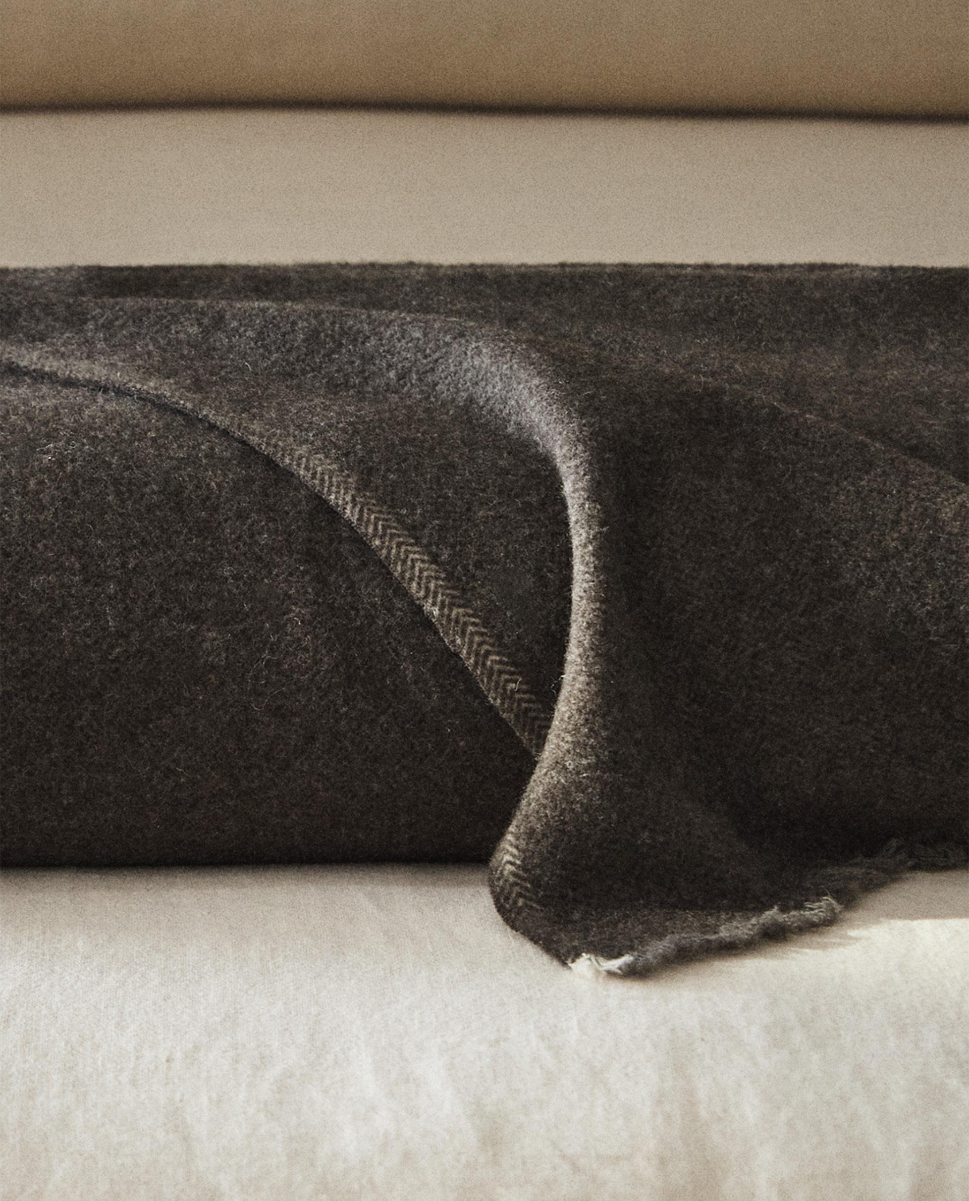 HERRINGBONE WOOL BEDSPREAD HERRINGBONE WOOL BEDSPREAD