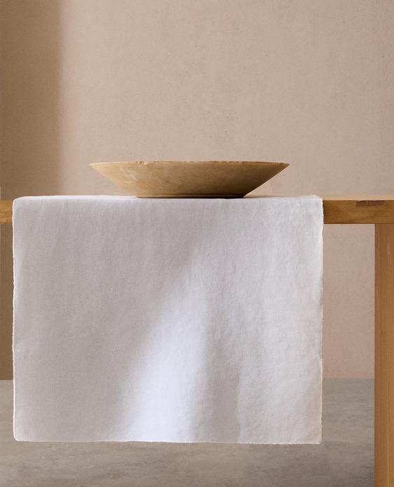 TABLE RUNNER 01