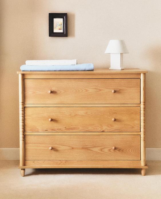 WOODEN CHEST OF DRAWERS