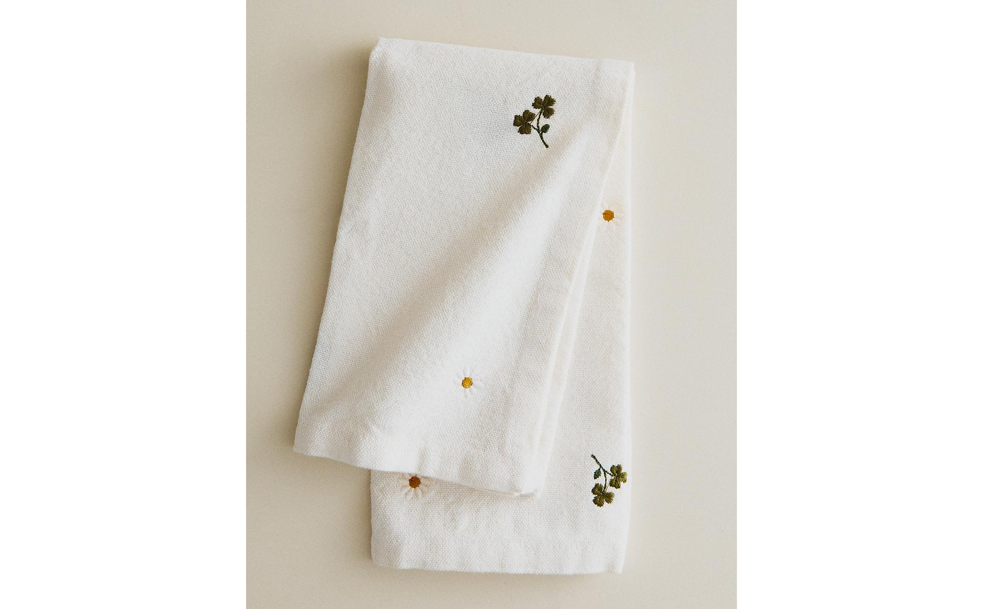 BESTICKTE SERVIETTEN KLEEBK. U. MARG. (2ER-PACK) BESTICKTE SERVIETTEN KLEEBK. U. MARG. (2ER-PACK)