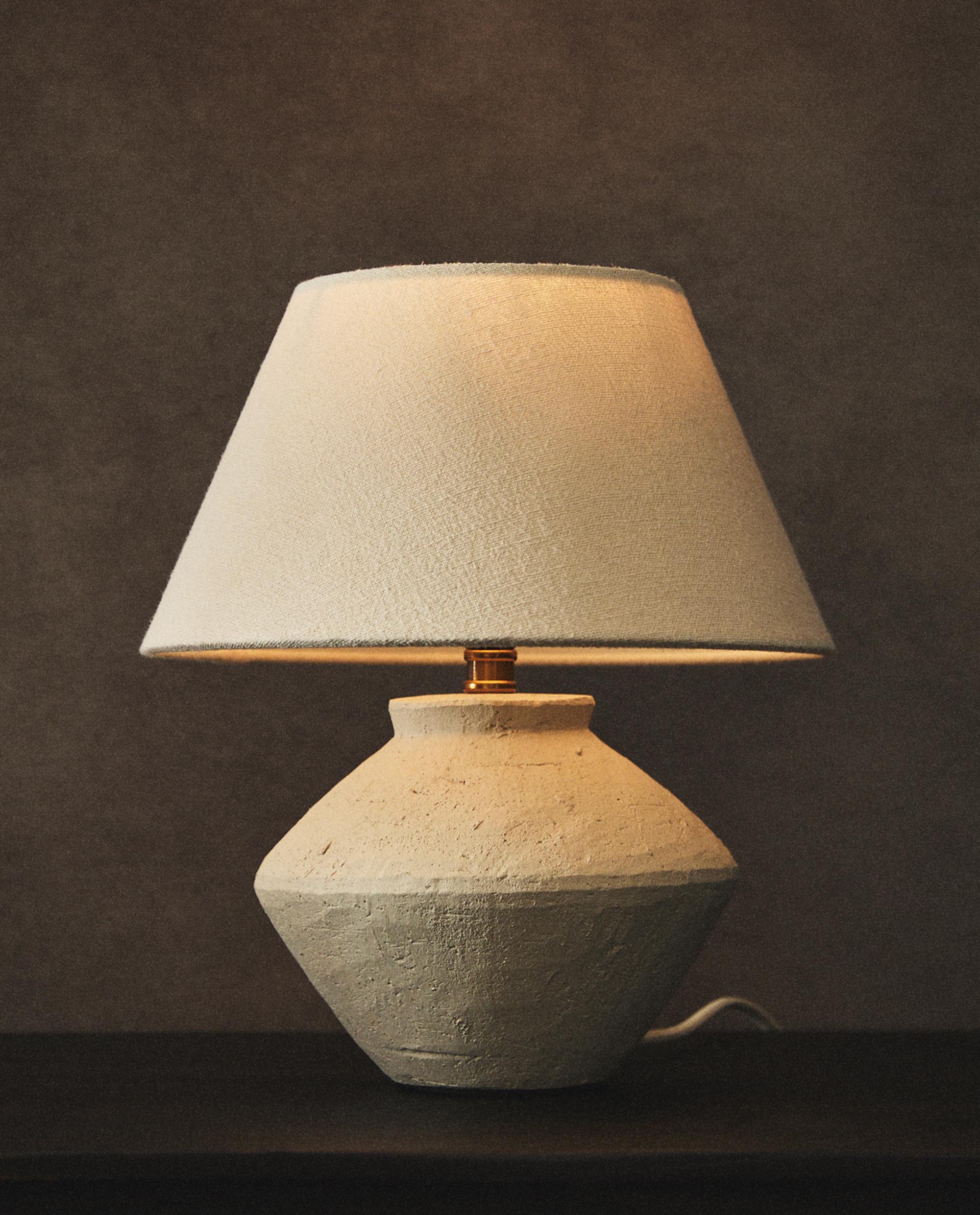 SMALL TABLE LAMP WITH EARTHENWARE BASE