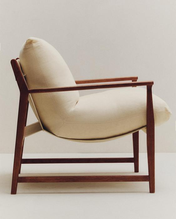 WOODEN ACCENT CHAIR WITH REMOVABLE CUSHION