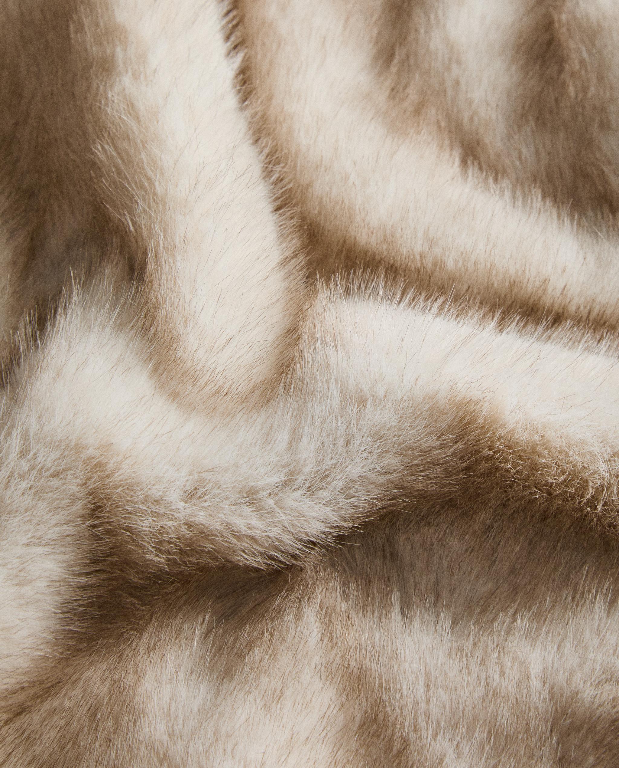 リバーシブル フェイクファー ブランケット | Zara Home 日本/Japan