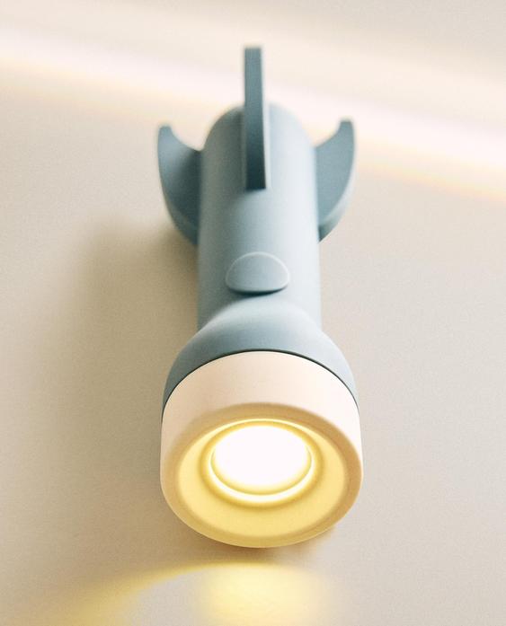 كشاف للأطفال على شكل صاروخ