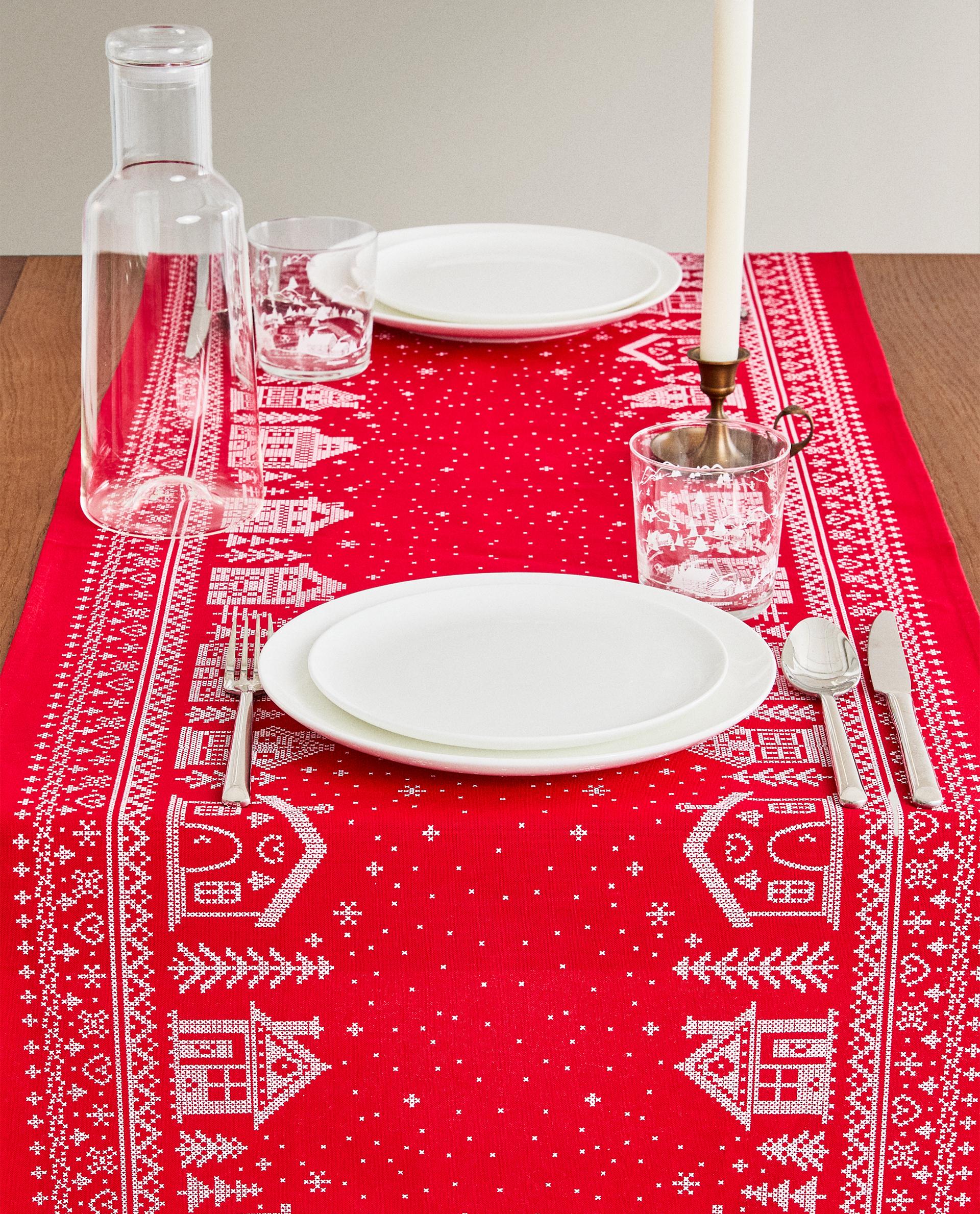 CHRISTMAS VILLAGE COTTON TABLE RUNNER