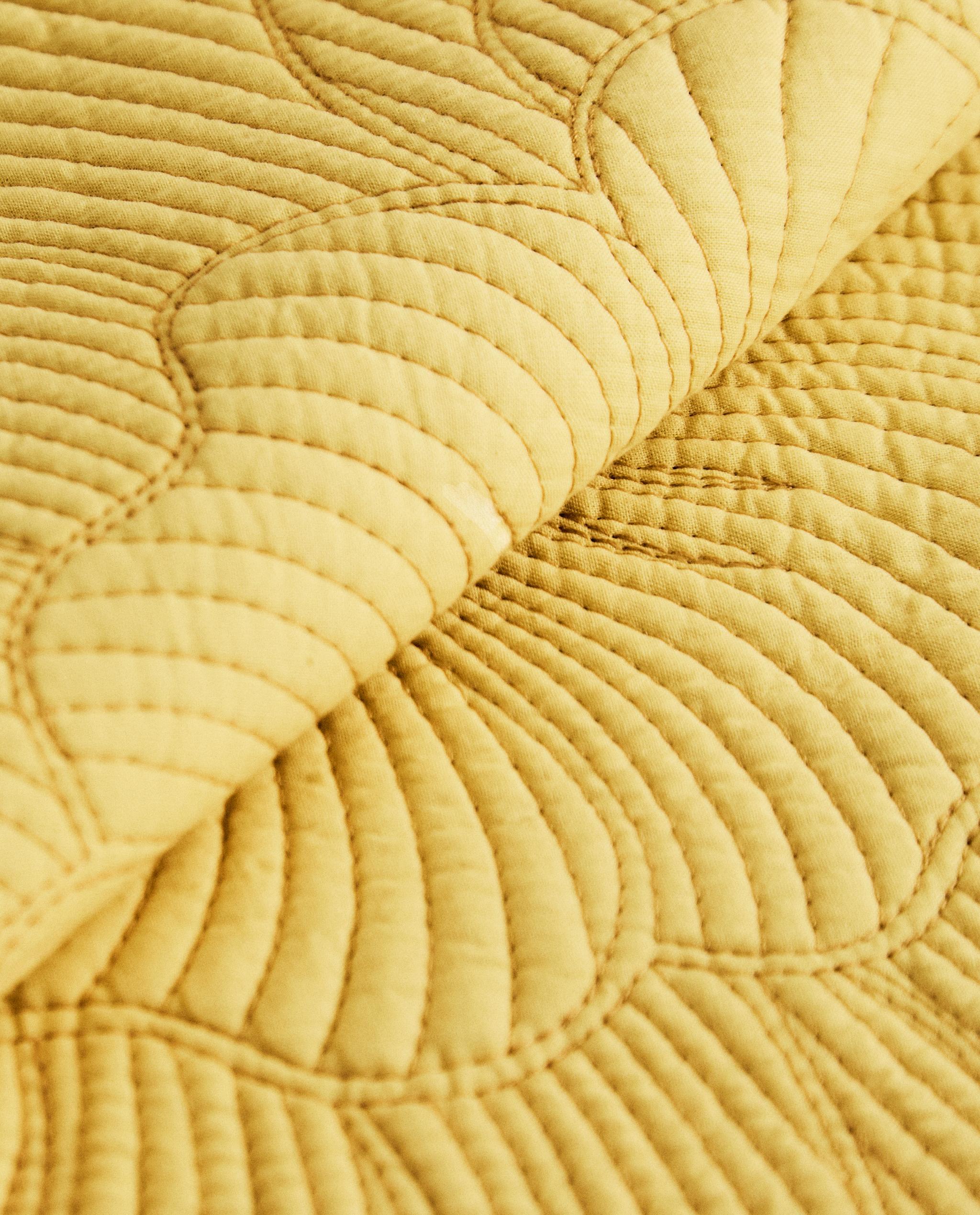 QUILTED FLORAL PLACEMAT product thumbnail 2