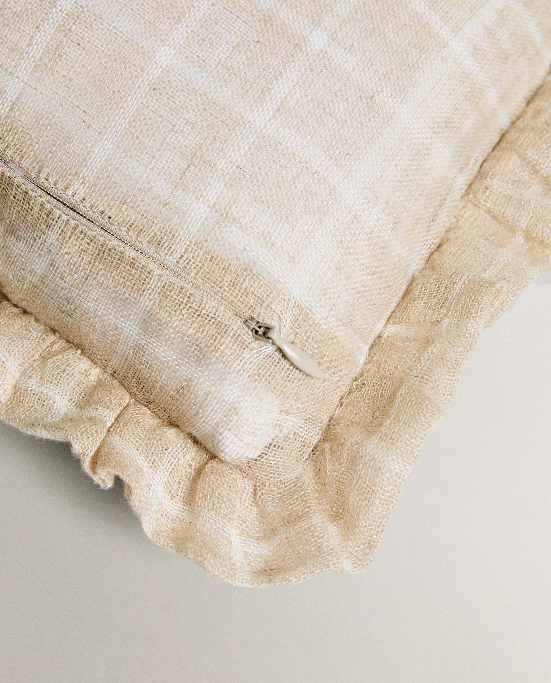 花の刺繍 クッションカバー | Zara Home 日本/Japan