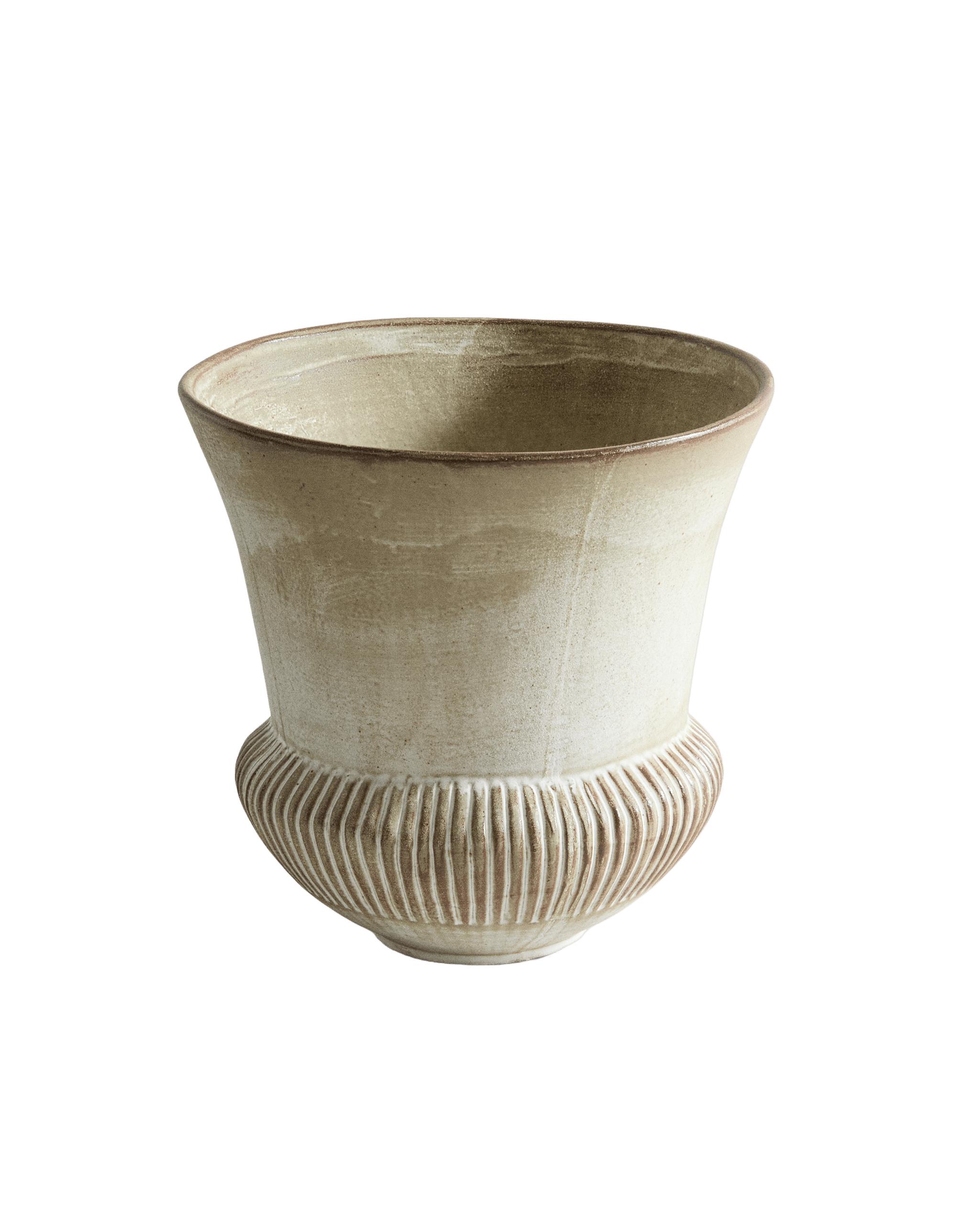 DECORATIVE CERAMIC VASE product thumbnail 4