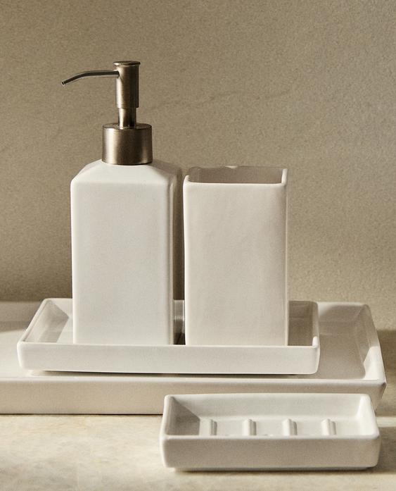 WHITE EARTHENWARE BATHROOM SET WHITE EARTHENWARE BATHROOM SET
