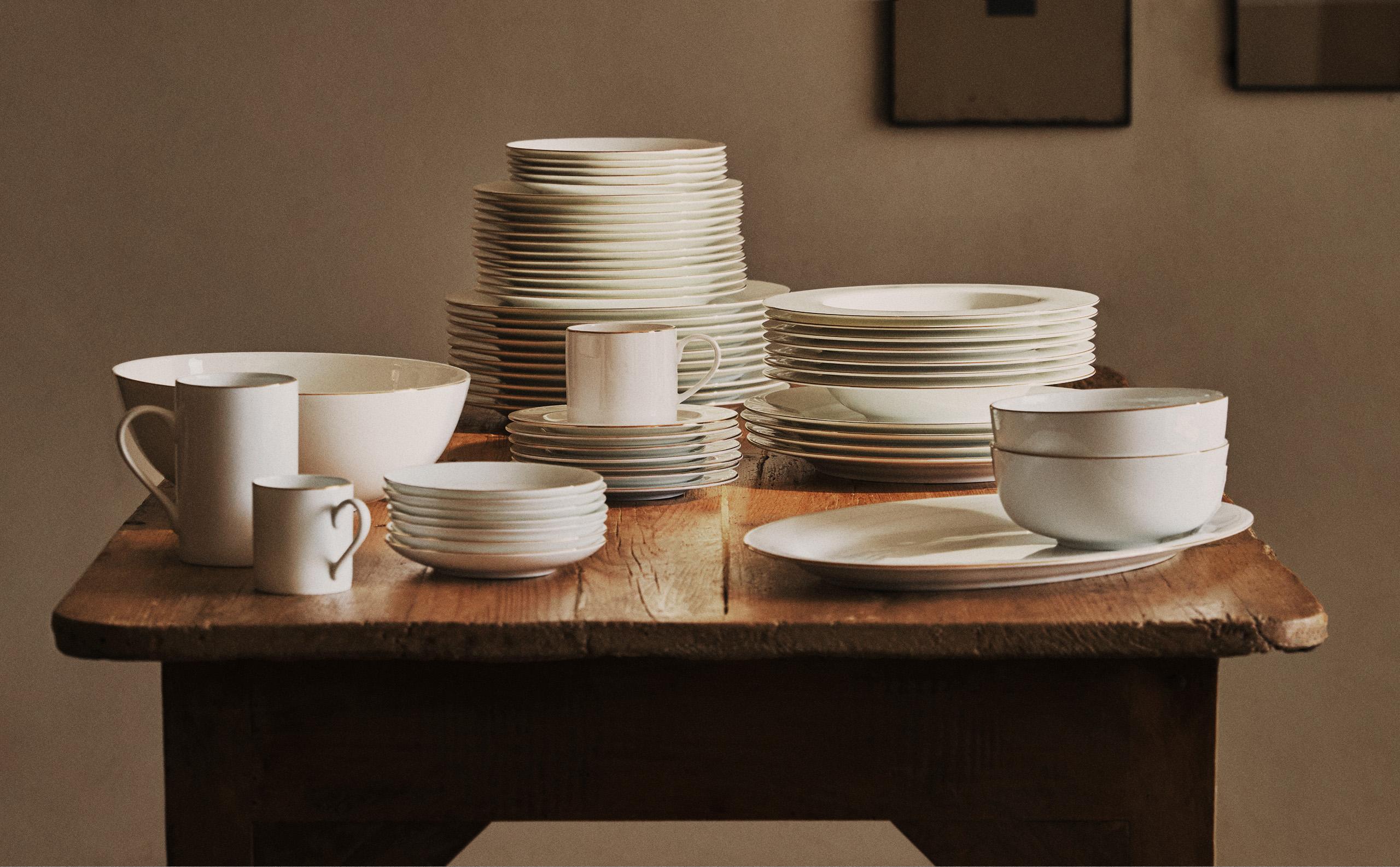 BONE CHINA TABLEWARE WITH RIM