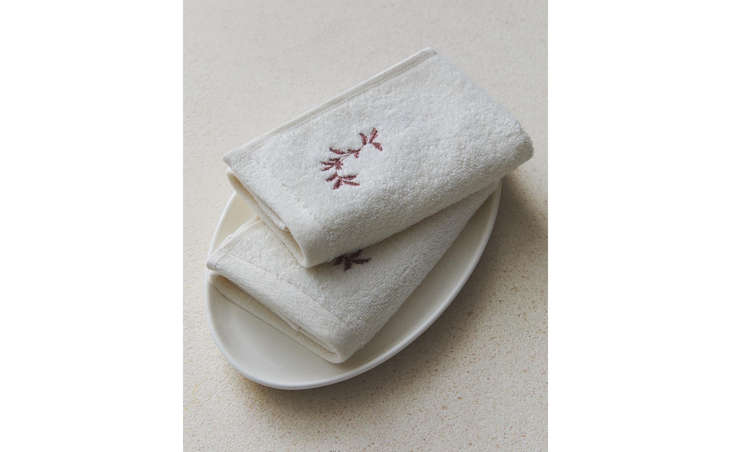 PACK OF HAND TOWELS WITH PLANT EMBROIDERY (PACK OF 3) product thumbnail 18