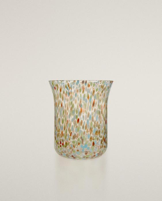 كوب زجاج متعدد الألوان