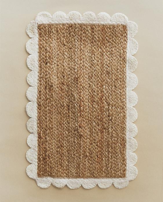 SCALLOPED JUTE PET RUG