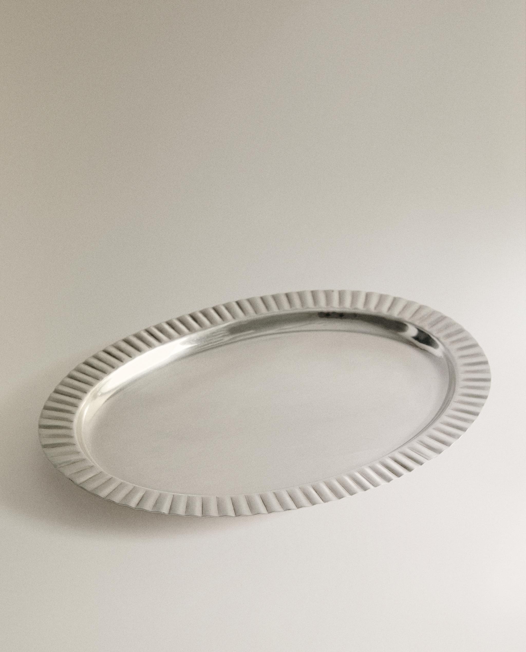 SCALLOPED METAL BATHROOM TRAY product thumbnail 7