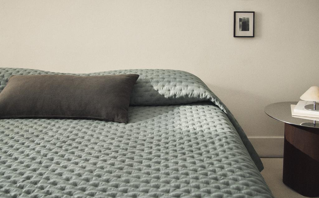 EDREDOM ACOLCHOADO COM PONTOS