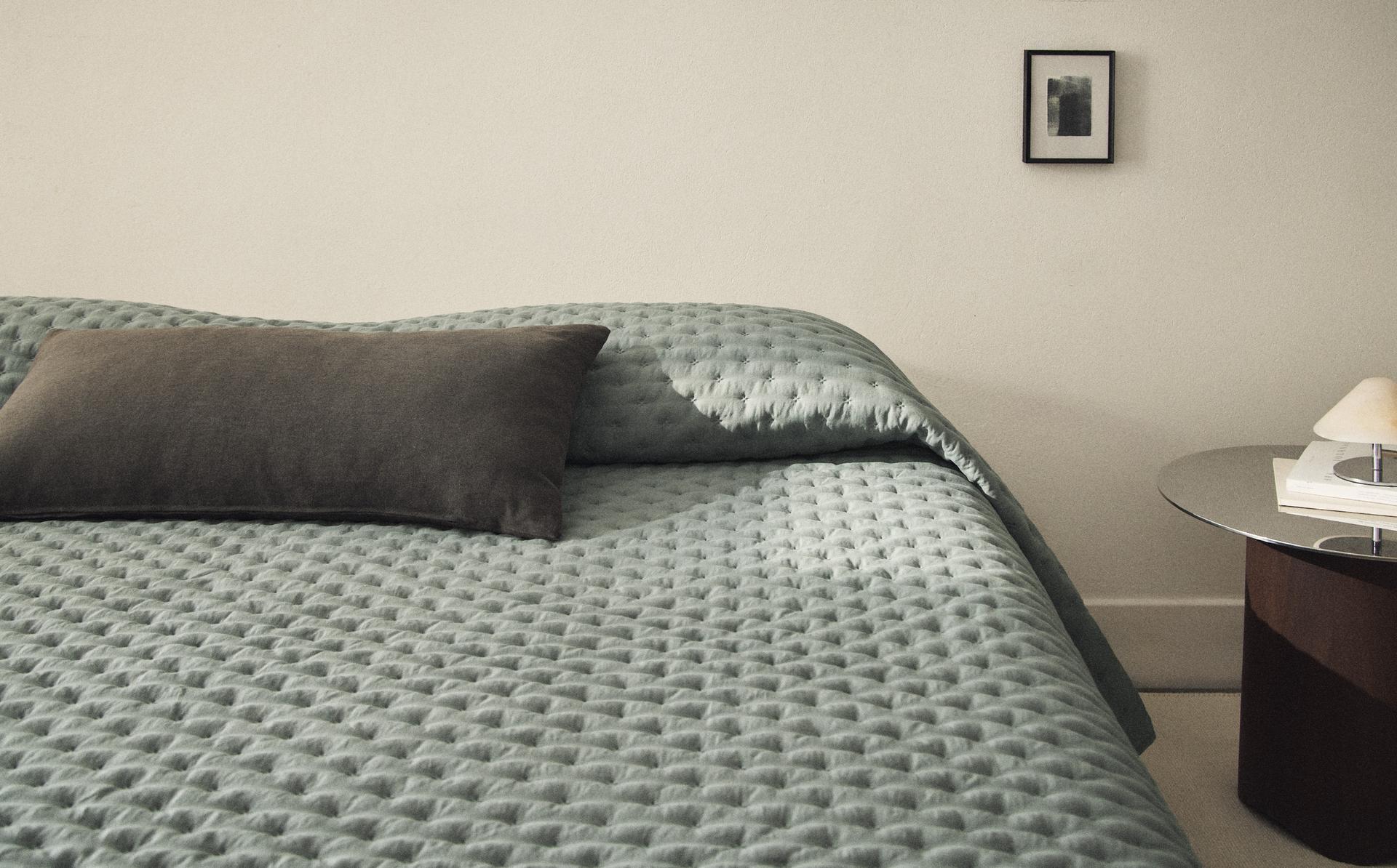 EDREDOM ACOLCHOADO COM PONTOS EDREDOM ACOLCHOADO COM PONTOS